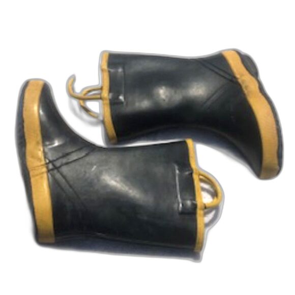 Rain Boots . Size: 11Y Kids . Waterproof Rubber w/ Pull Handles . Shark . USED - Picture 5 of 5